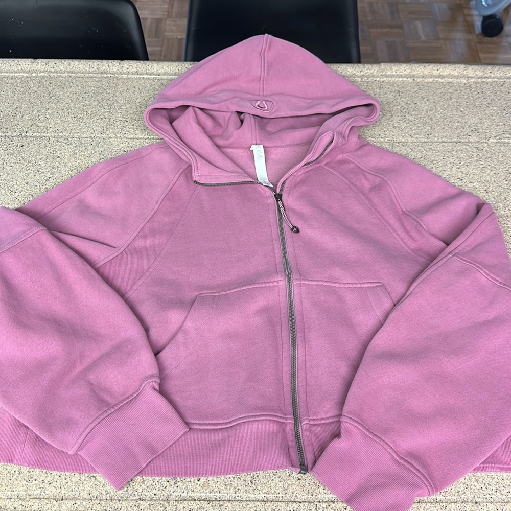 Lululemon cropped scuba